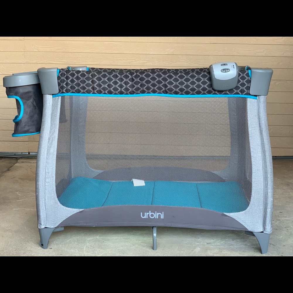 Urbini 4-in-1 Nesti Play Yard